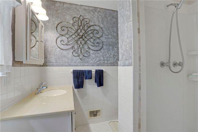 9309 E 30th Street, Independence, MO 64052
