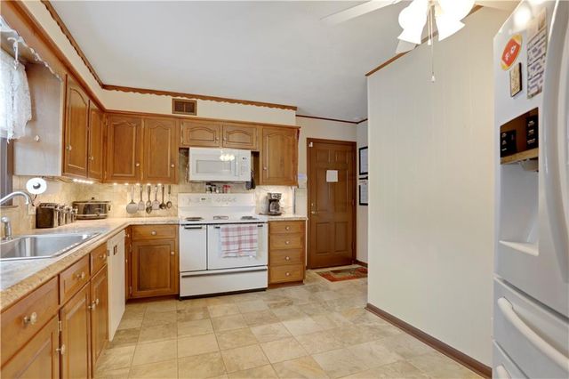 9309 E 30th Street, Independence, MO 64052