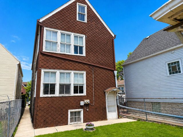 3024 W 40th Place, Chicago, IL 60632