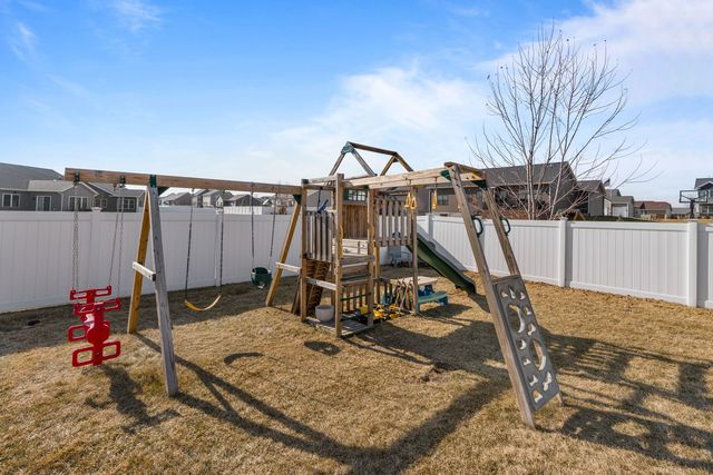 4697 Mason Run, Bettendorf, IA 52722