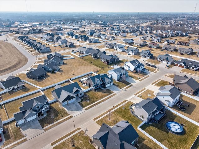 4697 Mason Run, Bettendorf, IA 52722