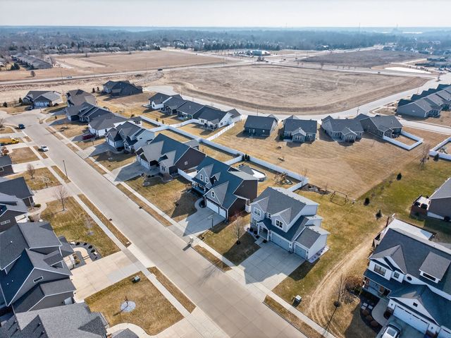 4697 Mason Run, Bettendorf, IA 52722