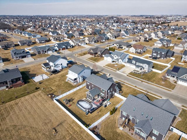 4697 Mason Run, Bettendorf, IA 52722