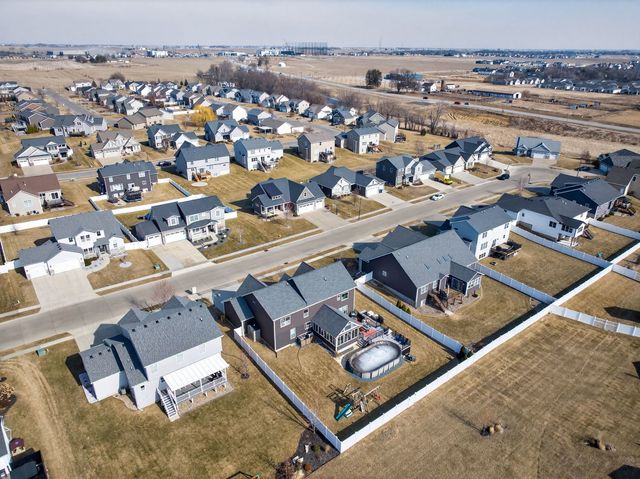 4697 Mason Run, Bettendorf, IA 52722