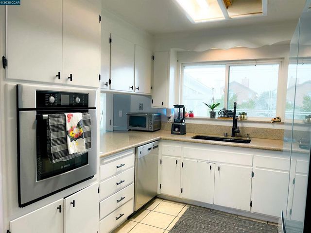 250 W Cypress Rd, Oakley, CA 94561