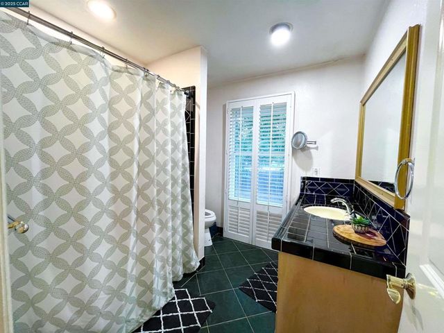 250 W Cypress Rd, Oakley, CA 94561