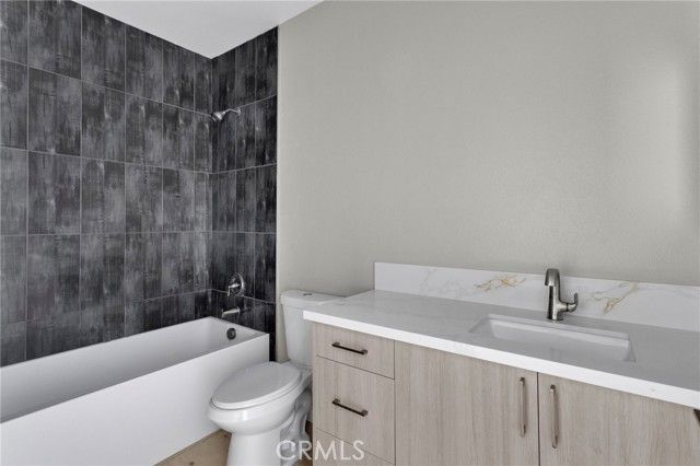 15179 Olive St, Hesperia, CA 92345