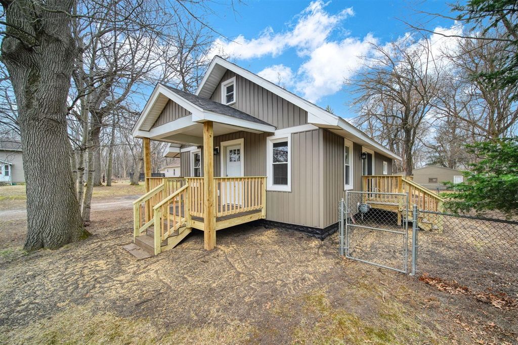 3227 Matthews Street, Jackson, MI 49203