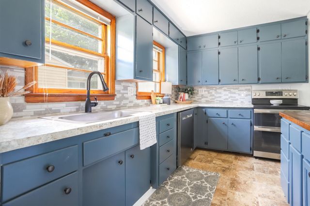 1215 12th Street N, Moorhead, MN 56560