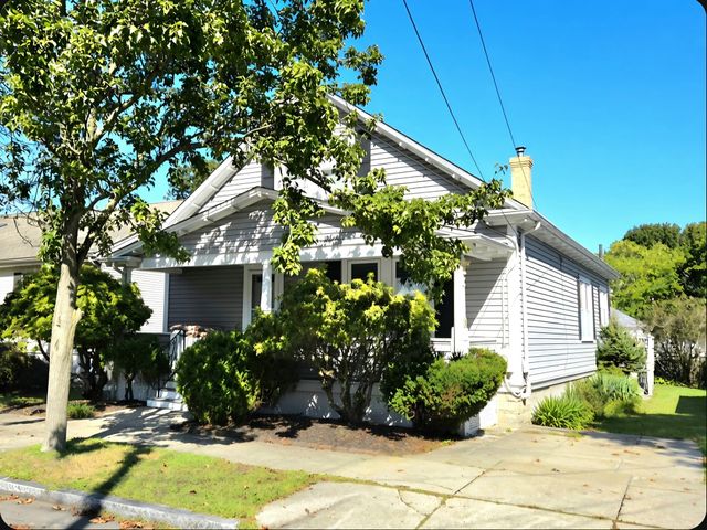 42 Byron St, New Bedford, MA 02740