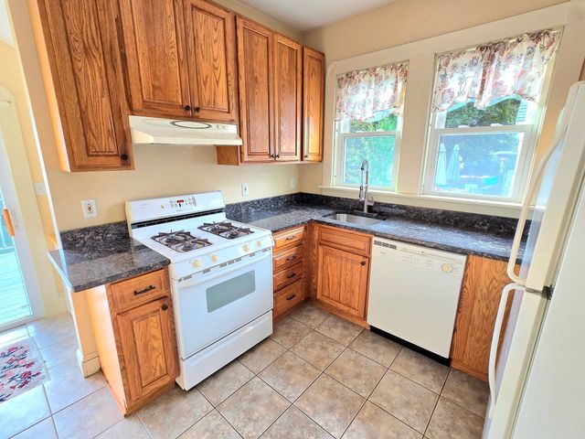 42 Byron St, New Bedford, MA 02740