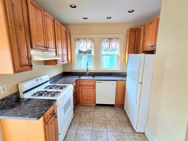 42 Byron St, New Bedford, MA 02740