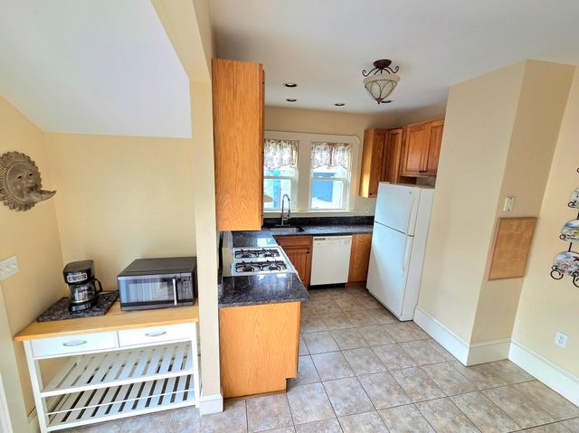 42 Byron St, New Bedford, MA 02740