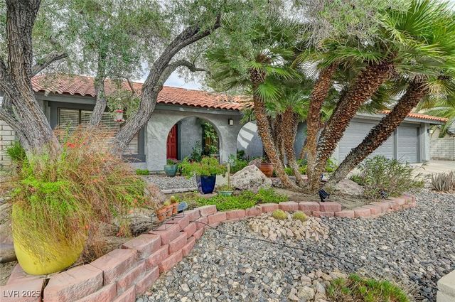 2400 La Solana Way, Las Vegas, NV 89102