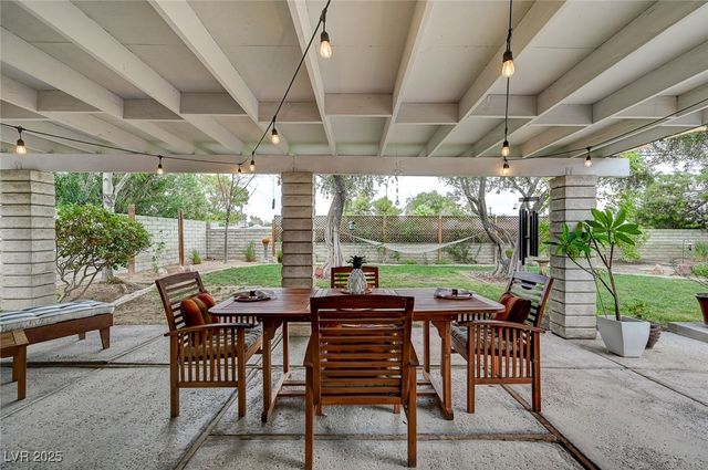 2400 La Solana Way, Las Vegas, NV 89102