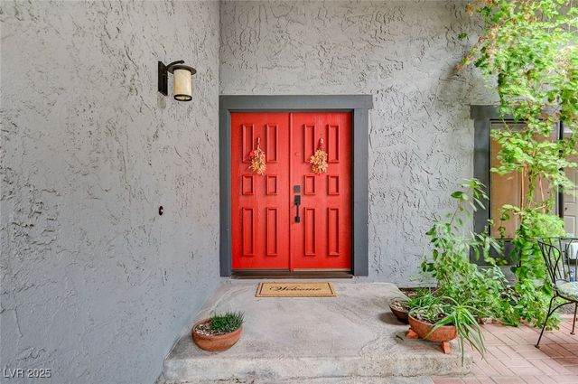 2400 La Solana Way, Las Vegas, NV 89102