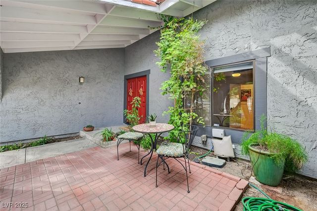 2400 La Solana Way, Las Vegas, NV 89102