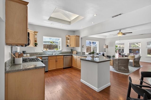 137 Earl Ave, Roseville, CA 95678