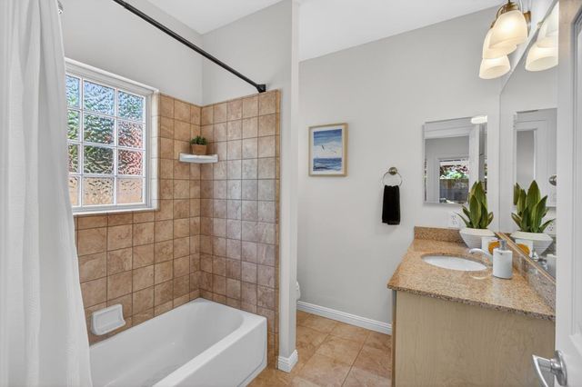 137 Earl Ave, Roseville, CA 95678