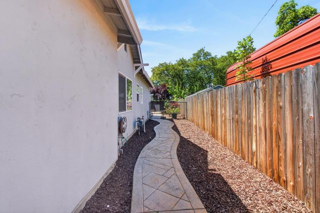 137 Earl Ave, Roseville, CA 95678