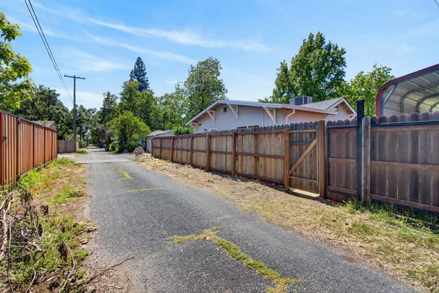 137 Earl Ave, Roseville, CA 95678