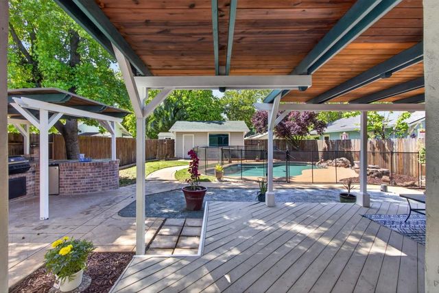 137 Earl Ave, Roseville, CA 95678