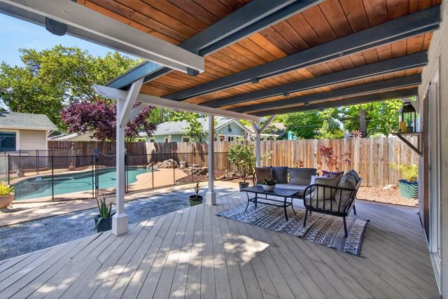 137 Earl Ave, Roseville, CA 95678