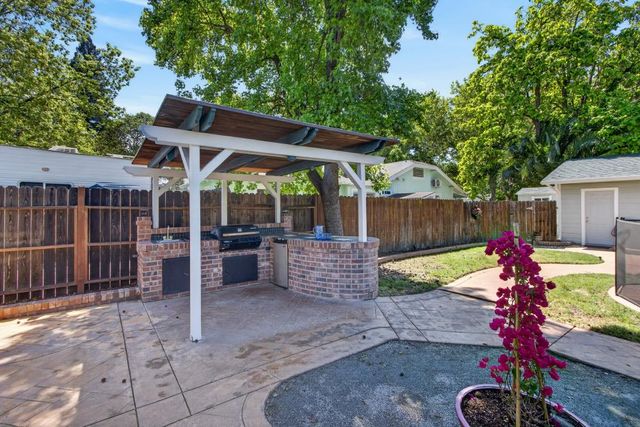 137 Earl Ave, Roseville, CA 95678