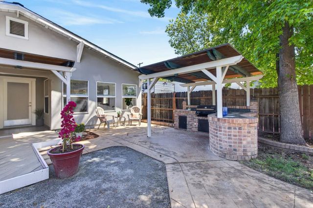 137 Earl Ave, Roseville, CA 95678