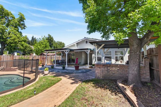 137 Earl Ave, Roseville, CA 95678
