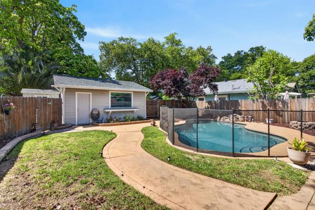 137 Earl Ave, Roseville, CA 95678