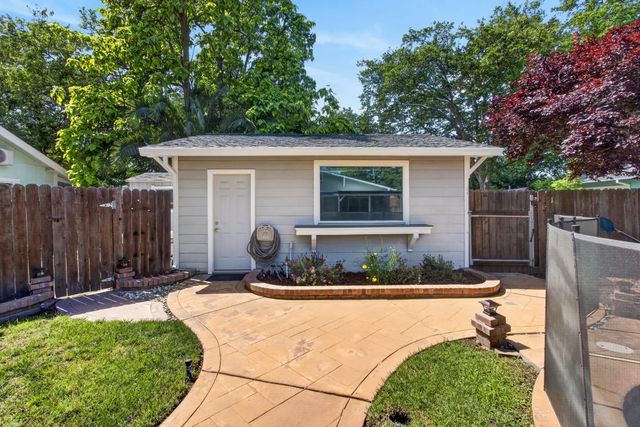 137 Earl Ave, Roseville, CA 95678