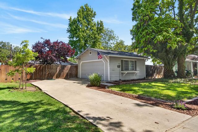 137 Earl Ave, Roseville, CA 95678