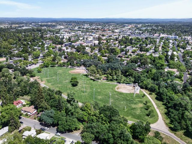 137 Earl Ave, Roseville, CA 95678