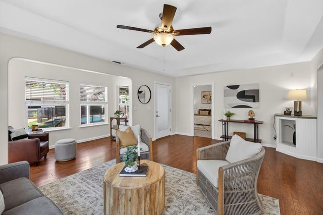 137 Earl Ave, Roseville, CA 95678