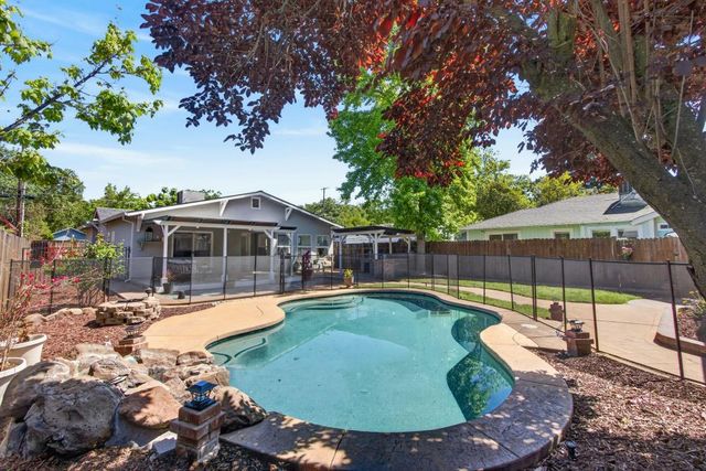 137 Earl Ave, Roseville, CA 95678