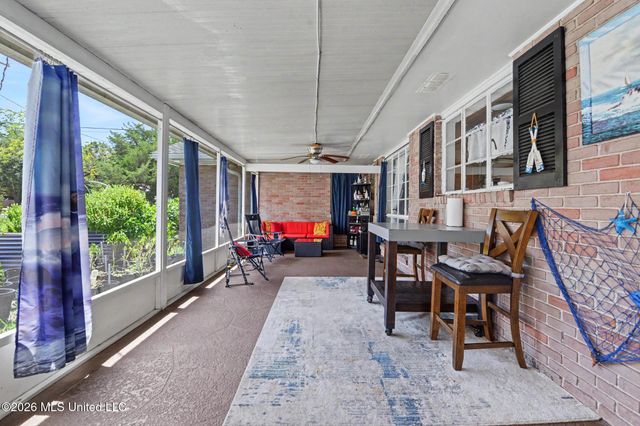 1095 Columbus Street, Biloxi, MS 39530