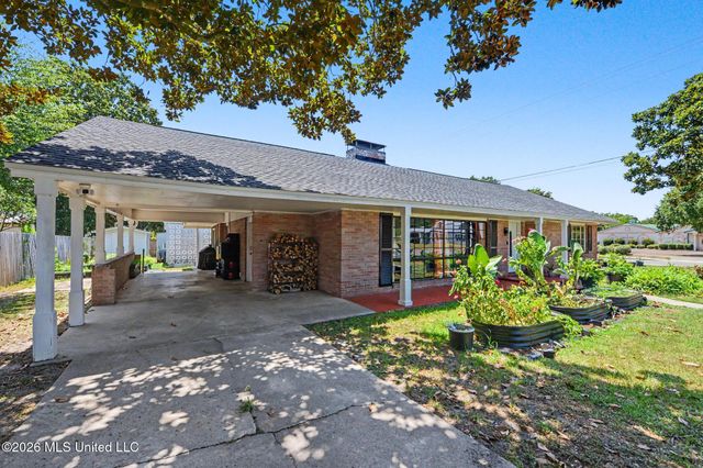 1095 Columbus Street, Biloxi, MS 39530