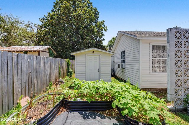 1095 Columbus Street, Biloxi, MS 39530
