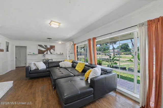 1095 Columbus Street, Biloxi, MS 39530
