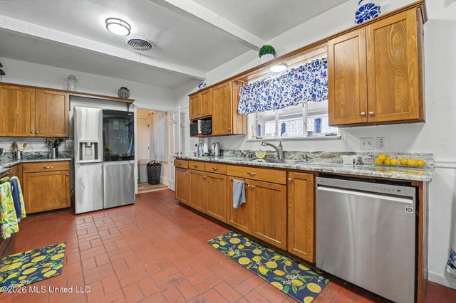 1095 Columbus Street, Biloxi, MS 39530