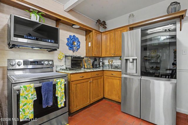 1095 Columbus Street, Biloxi, MS 39530