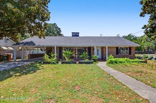 1095 Columbus Street, Biloxi, MS 39530