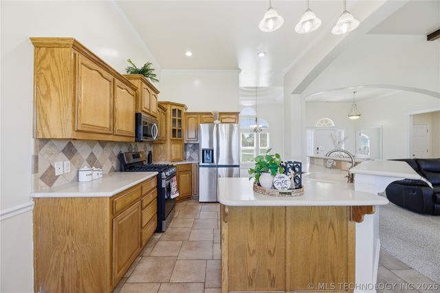 12512 N 165th East Avenue, Collinsville, OK 74021