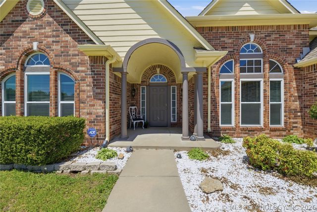 12512 N 165th East Avenue, Collinsville, OK 74021