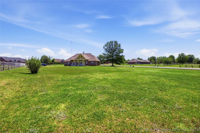 12512 N 165th East Avenue, Collinsville, OK 74021