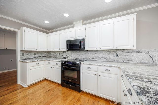 6008 Martin Place, Bartlesville, OK 74006