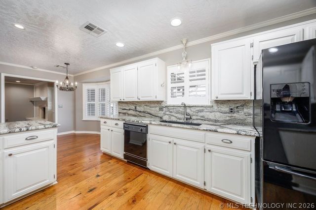 6008 Martin Place, Bartlesville, OK 74006