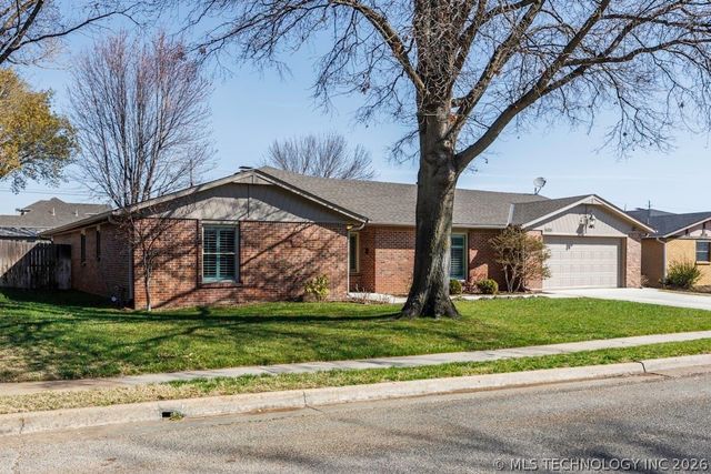 6008 Martin Place, Bartlesville, OK 74006