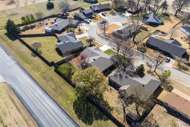 6008 Martin Place, Bartlesville, OK 74006